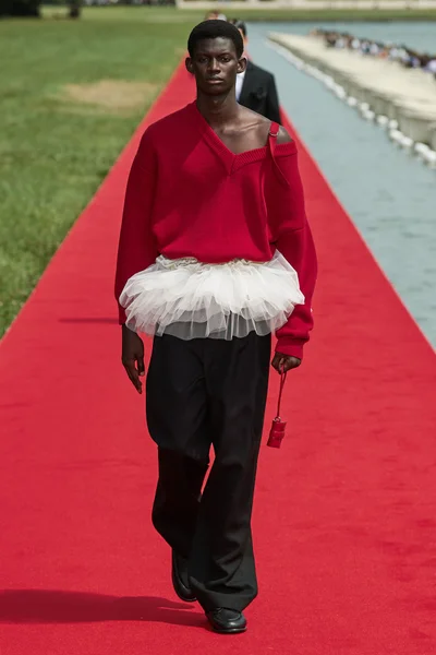 Look 28
